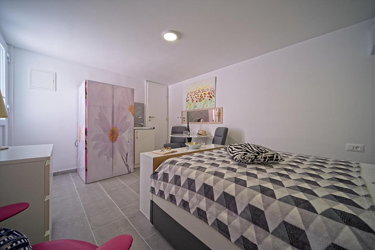 מאקרסקה Apartments Lux מראה חיצוני תמונה