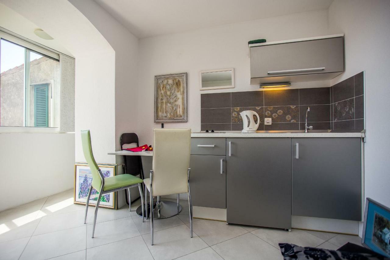 מאקרסקה Apartments Lux מראה חיצוני תמונה
